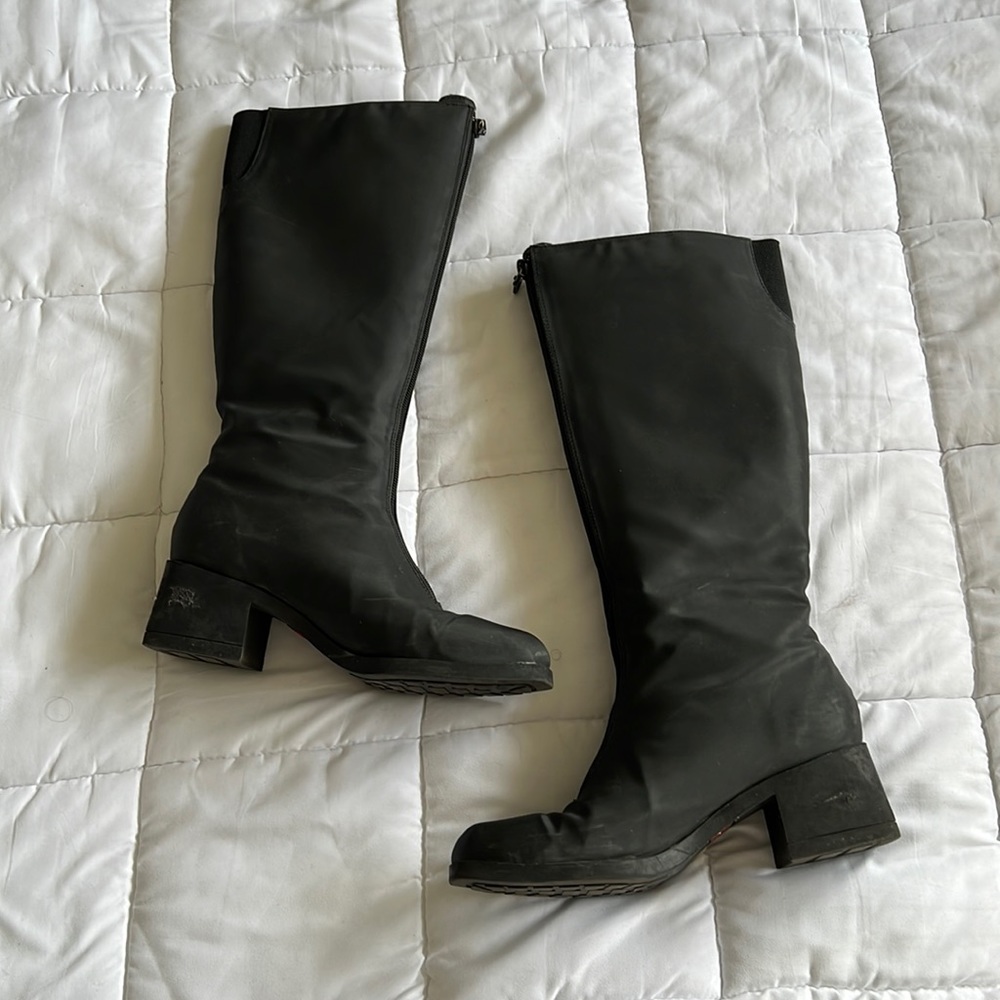 tall black boots